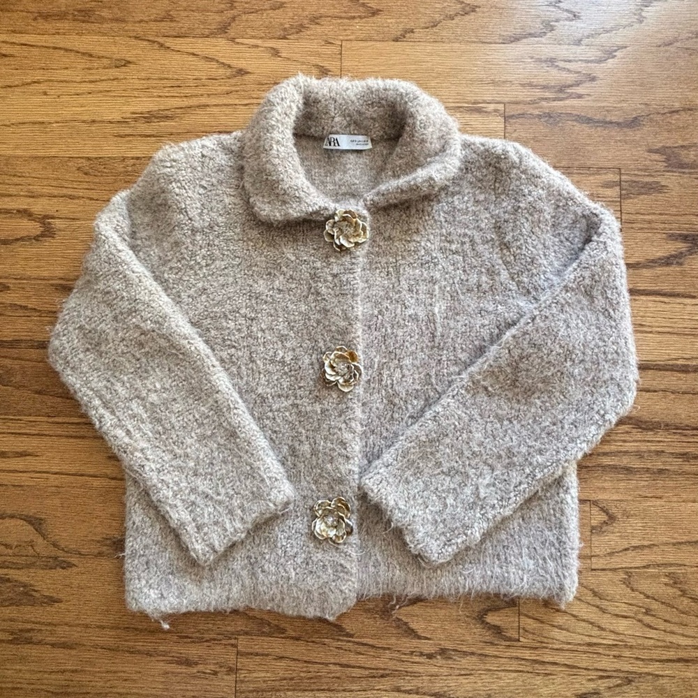 Zara Bouclé Cardigan Floral Button in
Taupe Sz Small
